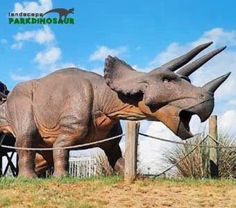 Estátua Animatrônica Realista Triceratops em Tamanho Real